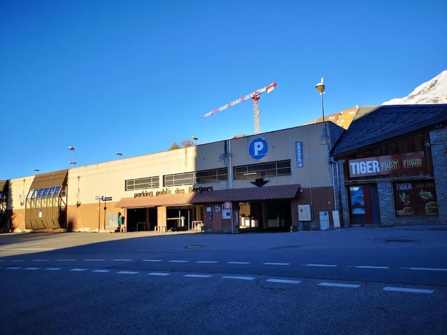 Ferienwohnung Au Pied Des Pistes Avec Parking Entierement Renove Huez Exterior foto