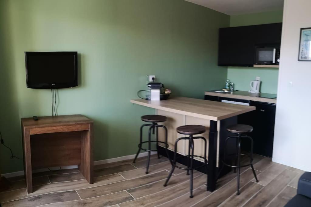 Ferienwohnung Au Pied Des Pistes Avec Parking Entierement Renove Huez Exterior foto