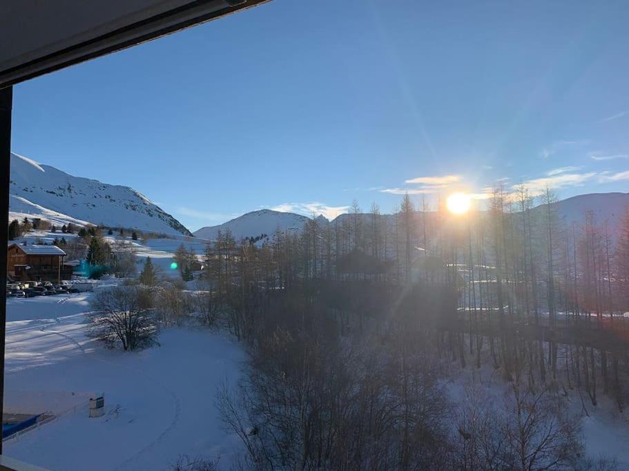 Ferienwohnung Au Pied Des Pistes Avec Parking Entierement Renove Huez Exterior foto