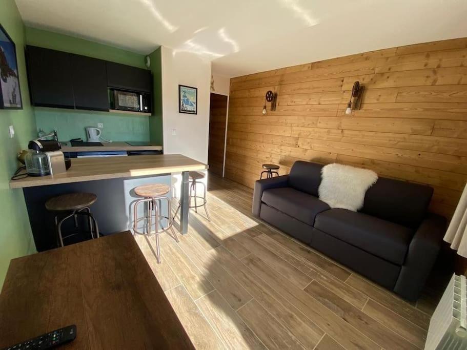 Ferienwohnung Au Pied Des Pistes Avec Parking Entierement Renove Huez Exterior foto