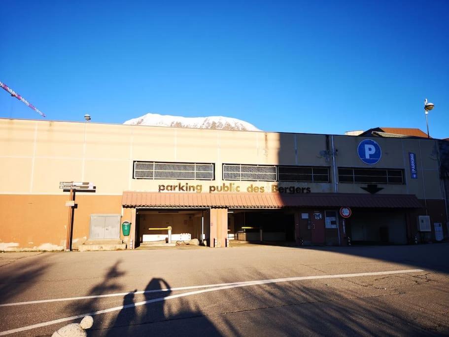 Ferienwohnung Au Pied Des Pistes Avec Parking Entierement Renove Huez Exterior foto