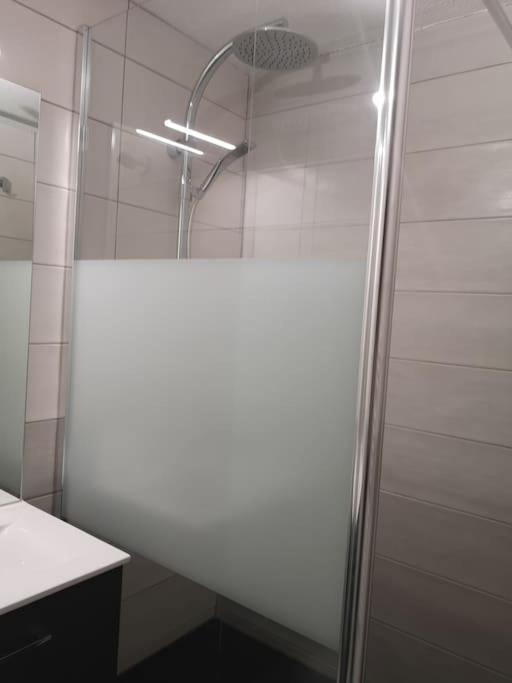 Ferienwohnung Au Pied Des Pistes Avec Parking Entierement Renove Huez Exterior foto