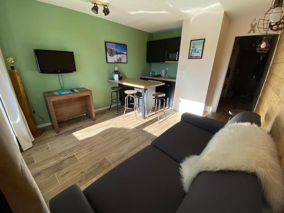 Ferienwohnung Au Pied Des Pistes Avec Parking Entierement Renove Huez Exterior foto