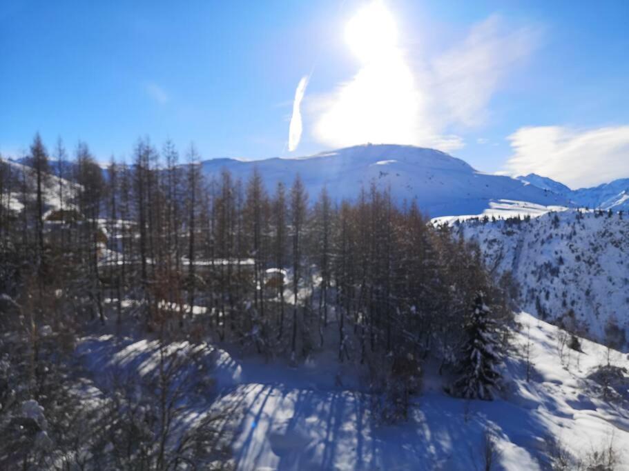 Ferienwohnung Au Pied Des Pistes Avec Parking Entierement Renove Huez Exterior foto
