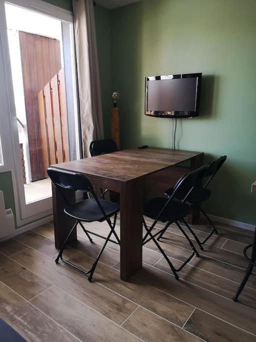 Ferienwohnung Au Pied Des Pistes Avec Parking Entierement Renove Huez Exterior foto